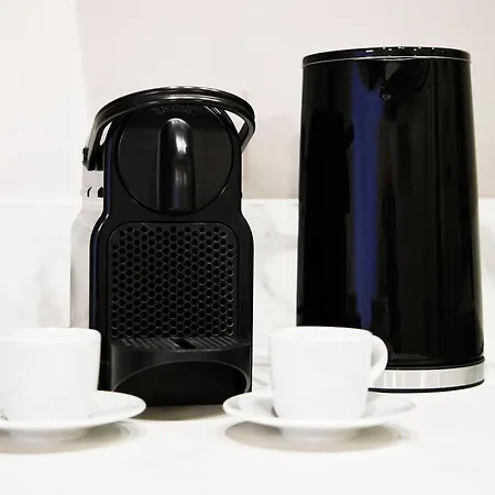 Design With Private Street Entrance Apartman Milánó