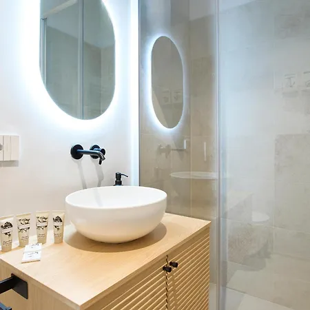 Design With Private Street Entrance * Milano