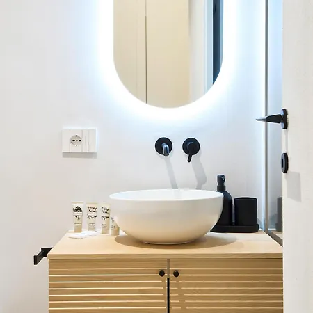 Design With Private Street Entrance * Milano